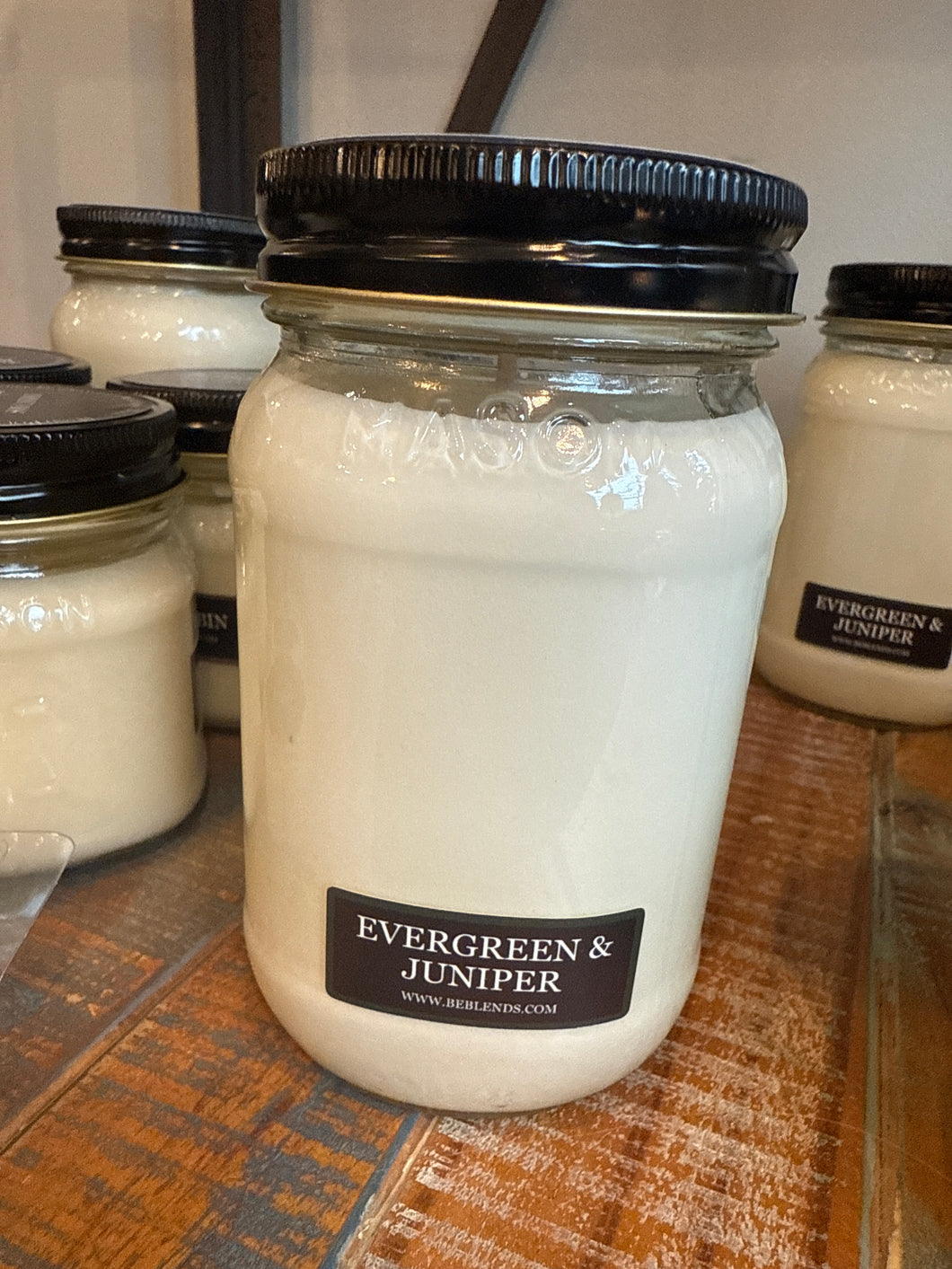 16  OZ EVERGREEN AND JUNIPER CANDLE