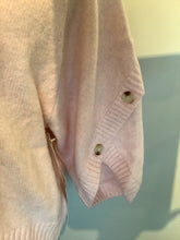 Cropped sweater button detail-pink