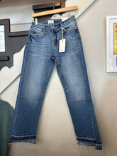 Mid Rise Crop Straight jean