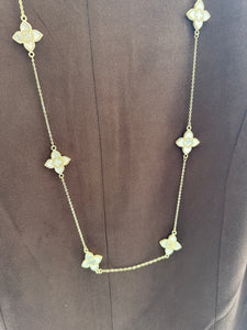WHITE CLOVE NECKLACE