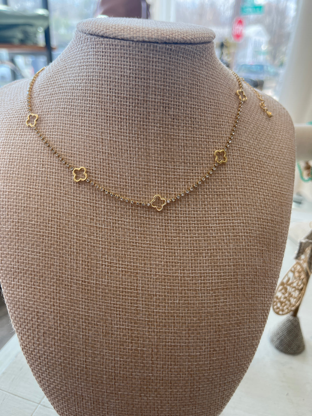 Open Clover Choker Necklace