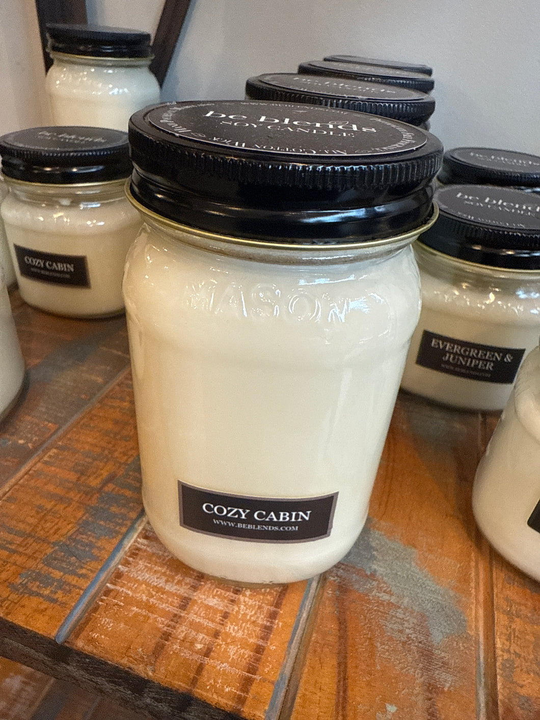 16 OZ COZY CABIN SMELL CANDLE