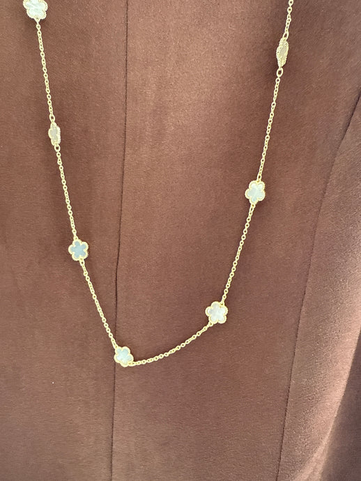 SMALL PEARL CLOVE NECKLACE
