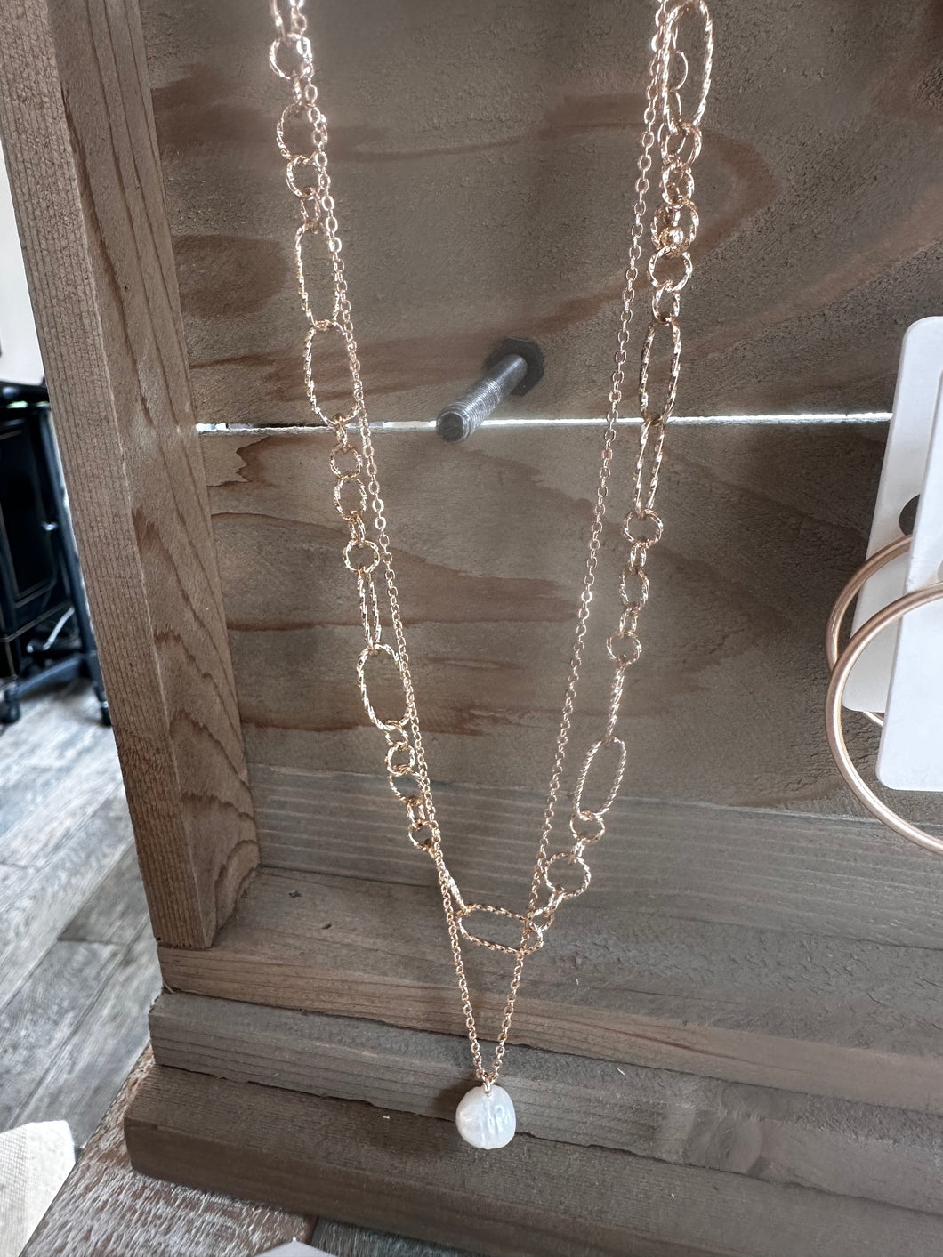 gold link chain with freshwater pearl